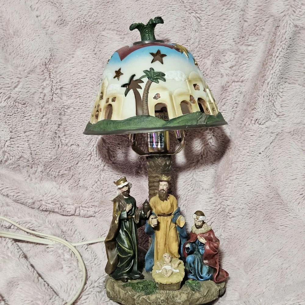 Vintage Nativity Table Lamp | Golden Treasures Christmas Decor‎